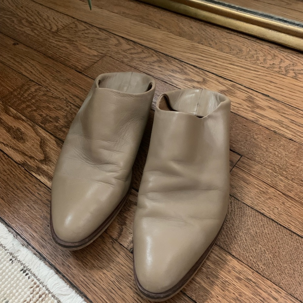 Everlane Tan Modern Balboa Slides